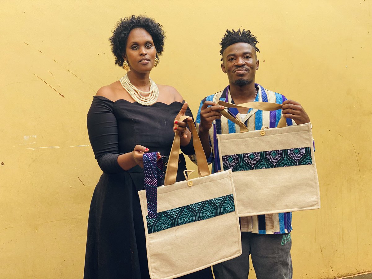 NakabakaZaharah's tweet image. CONFERENCE GOALS! 📚💼 Elevate your style with vibrant canvas bags! 🌈💻📝🥤 Perfect for conferences &amp;amp; events! #ConferenceBags #CanvasBags #ConferenceStyle