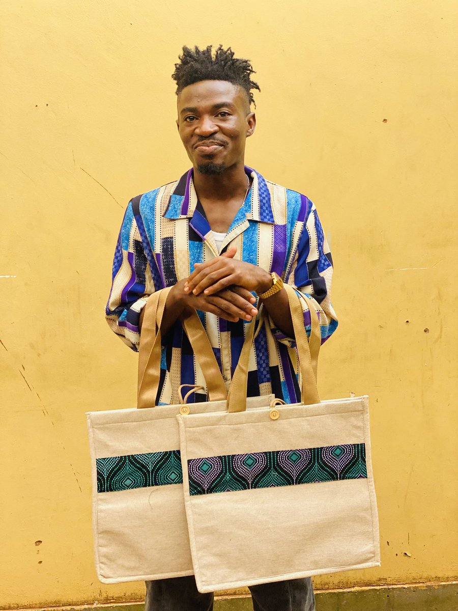 NakabakaZaharah's tweet image. CONFERENCE GOALS! 📚💼 Elevate your style with vibrant canvas bags! 🌈💻📝🥤 Perfect for conferences &amp;amp; events! #ConferenceBags #CanvasBags #ConferenceStyle
