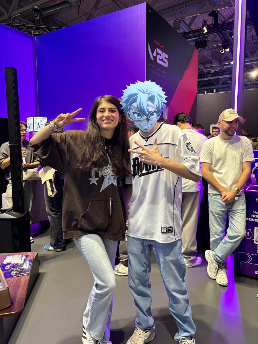 Gamescom 2025 war eines der besten Tage in meinem Leben. Ich durften Leute treffen und sehen die ich seit meiner Kindheit kenne. Die Hallen und Stände waren auch sehr geil gemacht 😍
