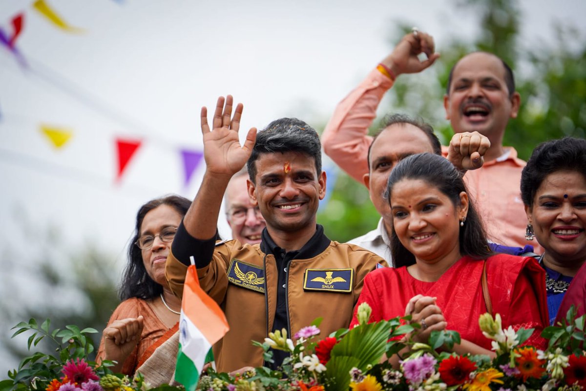 pradeep tiwari tweet media