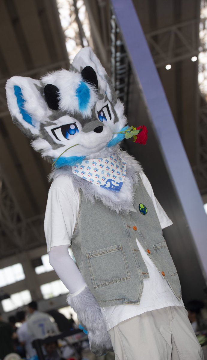 I like not having to get up early tomorrow and remember what day it is.#furmony ＃furry