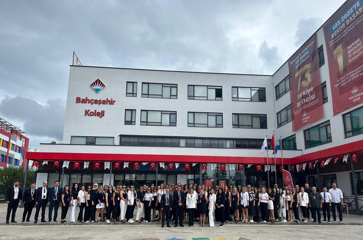 2025-2026 Eğitim-Öğretim dönemine tüm ekibimizle hazırız!
Bu yepyeni başlangıç için sabırsızlanıyor, kapılarımızdan içeri girecek minik adımları, neşeli sesleri ve kocaman gülümsemeleri dört gözle bekliyoruz❤️💙
#sırasende
#bahçesehirkoleji