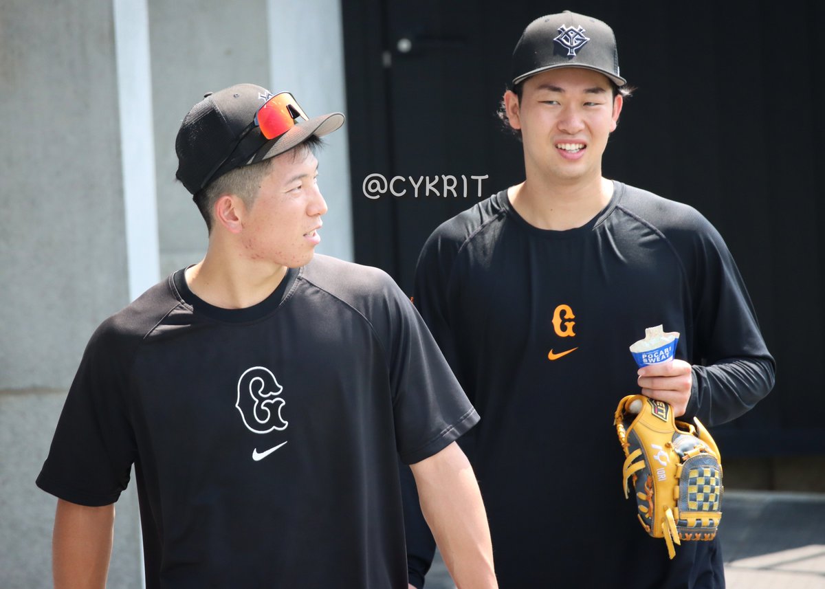 CYKRIT's tweet image. 戸郷くんと伊織くん。
戸郷くんどういう表情🤣笑
2025.8.25 ジャイアンツ球場
#戸郷翔征 #山﨑伊織