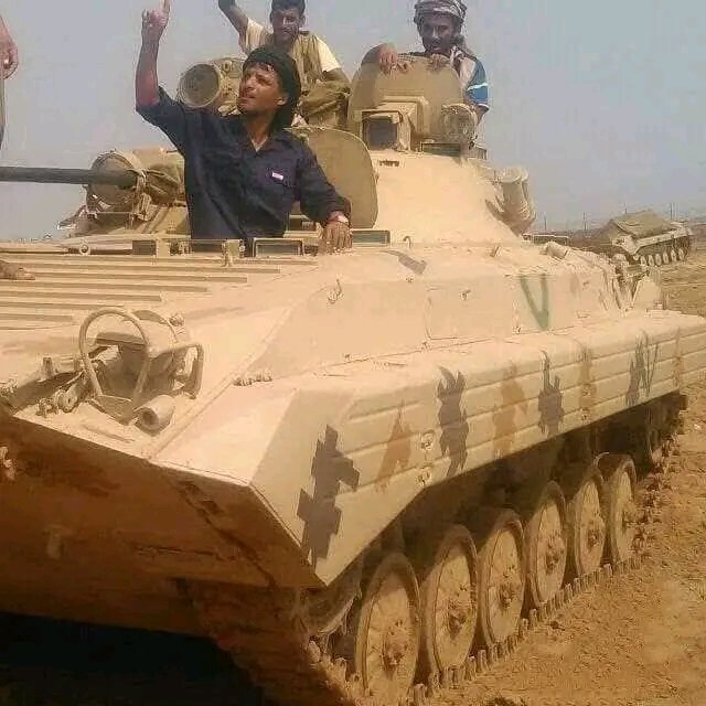 سندخل #صنعاء على ظهور الدبابات الجمهورية 🇾🇪 شاء من شاء وأبى من أبى، سلماً أو حرباً، والأيام القادمة ستزلزل عروش الحوثي وأسياده في طهران. قريباً جداً ستعانق #مأرب صنعاء، لتتطهر من رجس الكهنوت وأذناب فارس، وتكتسي بثوب النصر الجمهوري المبين. والله لن يبقى للحوثي جحر ولا لمشروعه