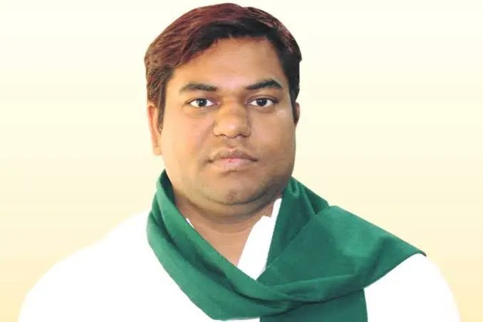 बहुत से साथियों का कहना है की AIMIM को गठबंधन में इसलिए शामिल नहीं किया जा सकता क्यूंकि बाक़ी पार्टियों की विचारधारा AIMIM से अलग है ?

उन मासूम लोगों से सवाल है कि शिवसेना जैसी कट्टर विचारधारा के साथ फिर समझौता कैसे हो गया ?

उत्तर प्रदेश में समाजवादी पार्टी के साथ गठबंधन करने