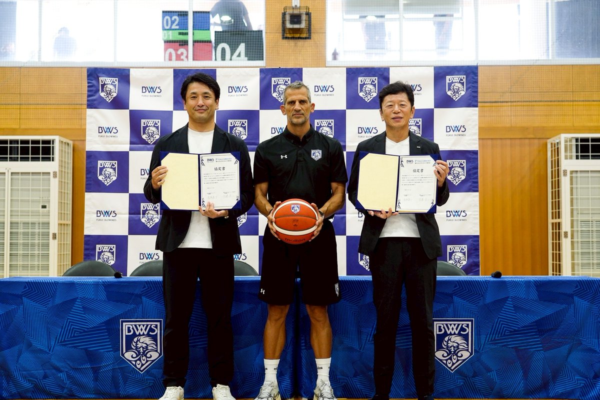 FUKUI_BLOWINDS's tweet photo. ----------------
BLOWINDS
TEAM CAM📸
----------------

本日より全体練習がスタートしました🔥
事業部も含めたTIPOFF MTGも実施✨

そして 今シーズンより #福井コンピュータホールディングス のサポートにより専用練習場の利用がスタートとなりました☝️
ご尽力いただきました皆様に感謝申し上げます🙏

専用練習場利用に関する締結式🖋
https://t.co/yqakpVyYg3

#福井ブローウィンズ