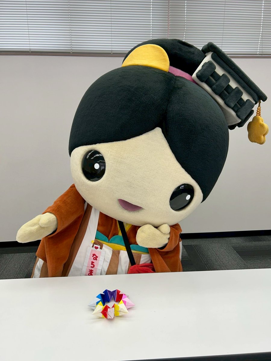 naramachiko0208's tweet image. みてみてー！
ちょっと押しただけで輪っかに早変わりなんだよ👈😳

#ならまちこ #マスオグループ #ゆるキャラ