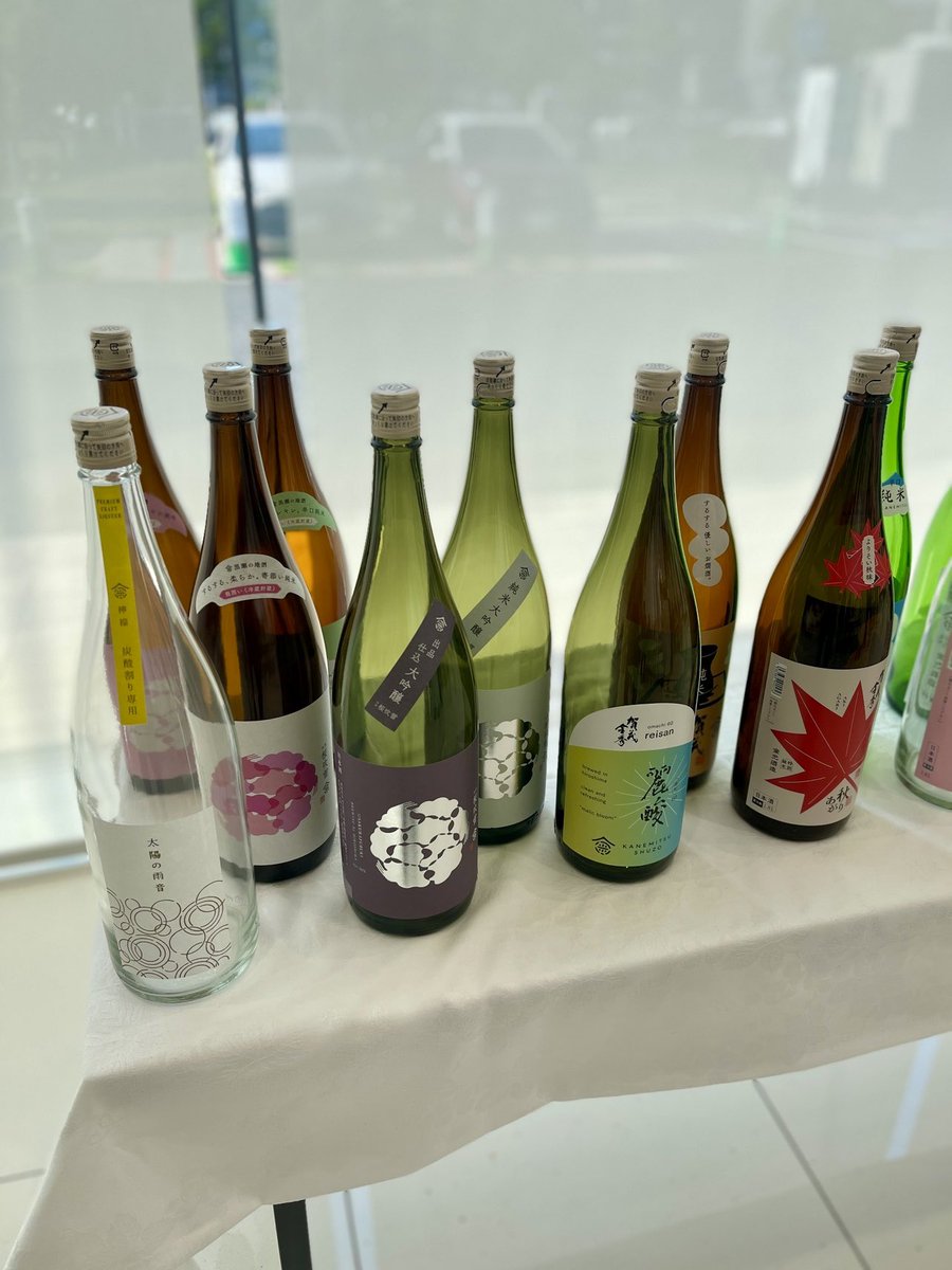 【賀茂金秀ファンミーティング
〜過去・現在・未来〜】
《全国新酒鑑評会10年連続金賞受賞お祝い🎉》

先日、広島・金光酒造さま主催の
『賀茂金秀ファンミーティング』が開催されました🍶

司会進行は、いつもお世話になっている
広島テレビの宮脇アナウンサー👏