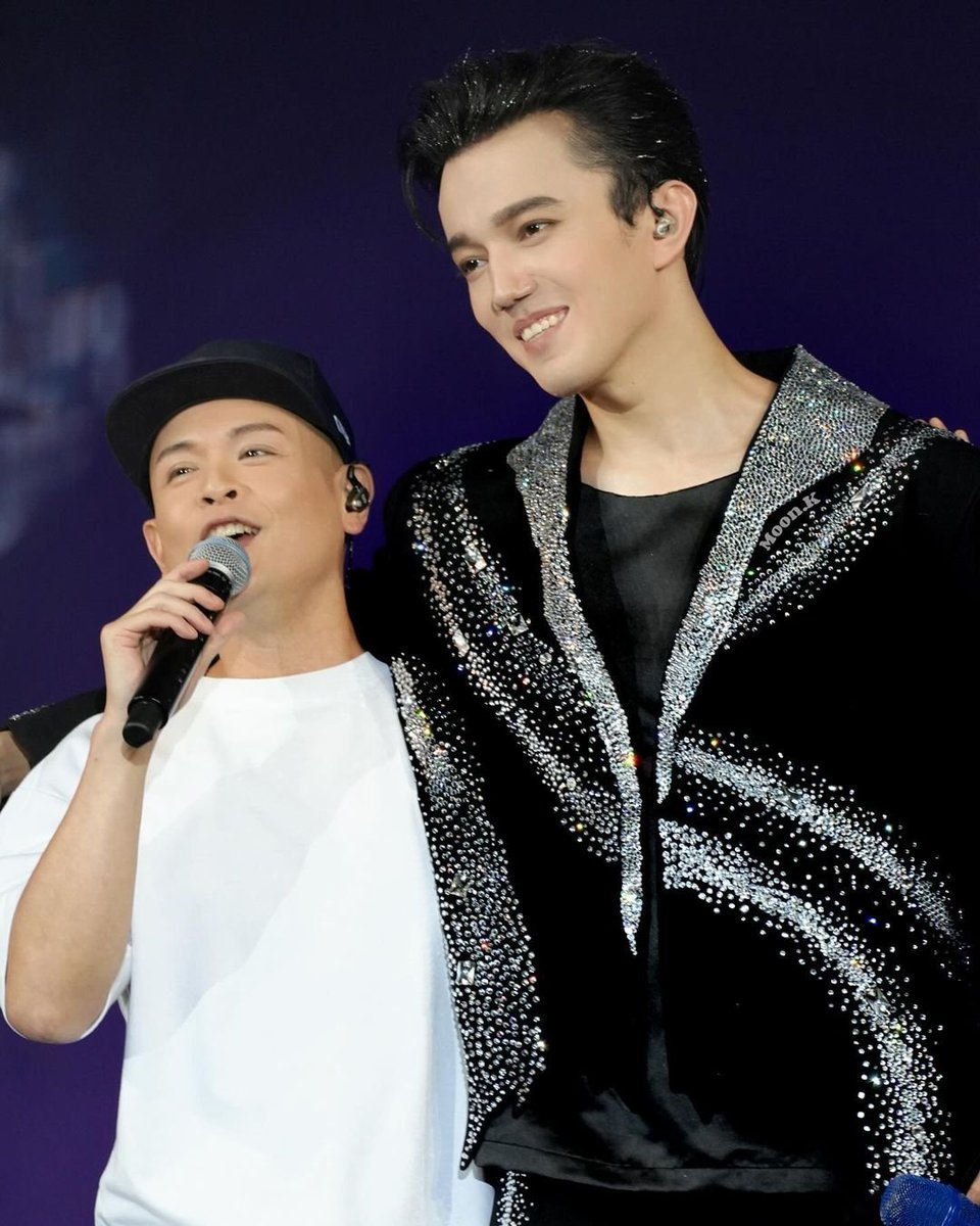 <a href="/Helendear007/">Елена</a> Несмотря на популярность, он остается приземленним открытым парнем. И конечно нельзя не отметить его невероятно привлекательную внешность.
#StrangerTourAmerica
DIMASH CONCERT NEW YORK