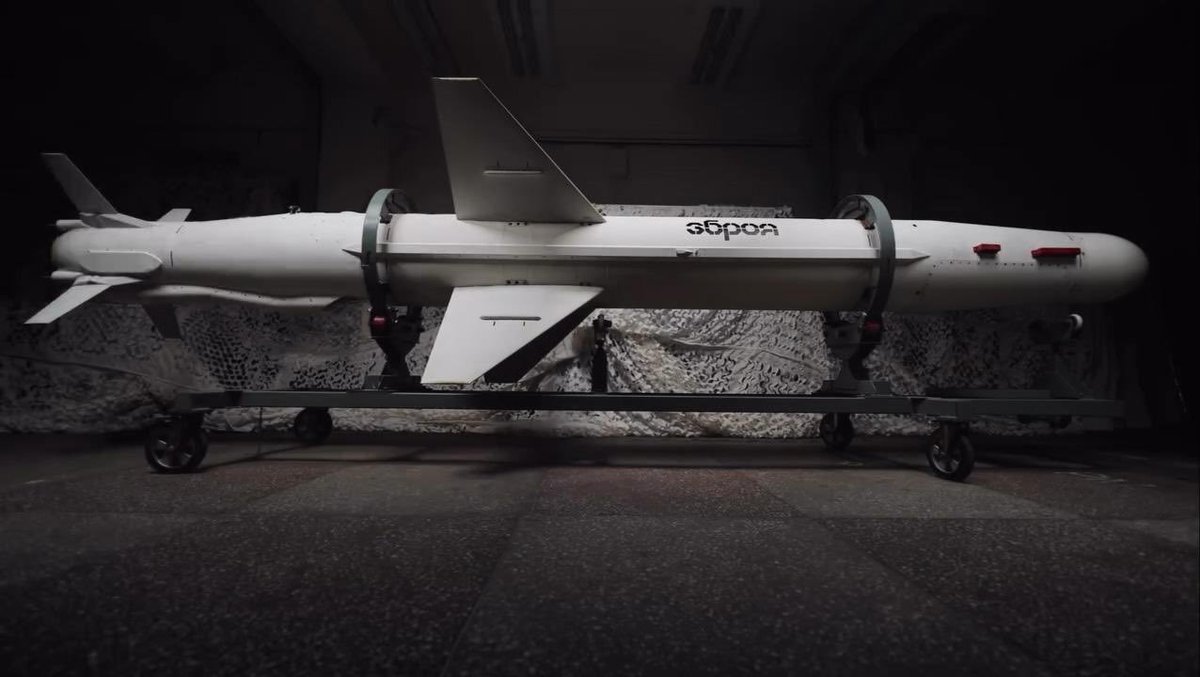 🇺🇦🚀

L'Ukraine vient de dévoiler la version longue portée (1 000 km) de son missile R-360 Neptune.