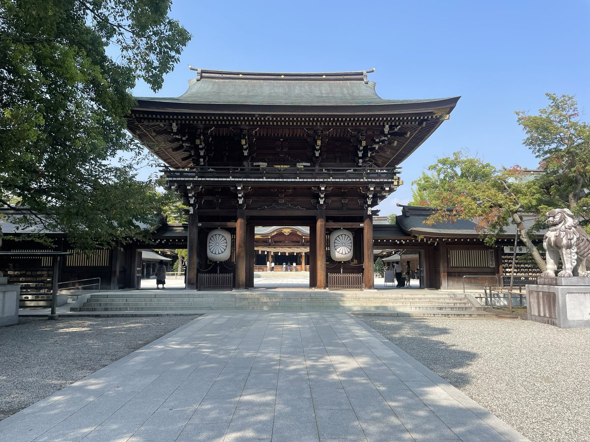 lovebites_oyaji's tweet photo. 夜勤明けの御朱印サイクリング🚴
片道20kmの寒川神社まで。
右肩の激痛が治らず体勢がキツイ😭
でも綺麗な御朱印を頂き満足です。
さあ疲れてお腹空かせたからこれからパーティーを兼ねたお食事だ!!
#サイクリング #CORRTEC #コラテック #御朱印 #寒川神社 https://t.co/yHfoNNt9Q0