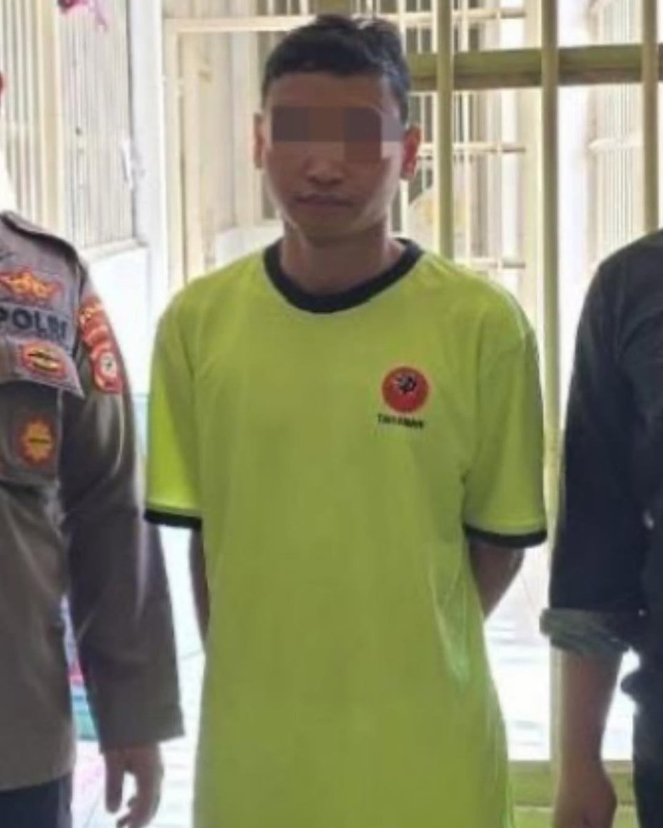 kickzoneofc's tweet photo. 🚨 𝐁𝐑𝐄𝐀𝐊𝐈𝐍𝐆 𝐍𝐄𝐖𝐒

Kasus pembajakan siaran olahraga kembali jadi sorotan. Muhammad Gunawan (MG), pemilik akun ilegal “RaketTV”, resmi dituntut hukuman 3 TAHUN PENJARA plus denda Rp100 juta oleh Jaksa Penuntut Umum di PN Bandung.

gimana menurut kalian?
#kickzone https://t.co/LC5itOsVcK