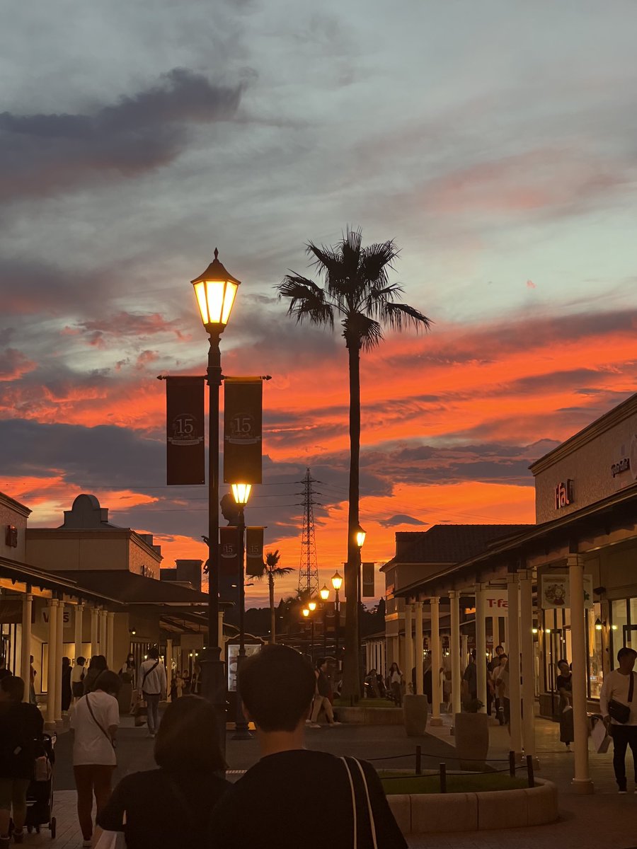 いつの日かの夕日でも載せておくか