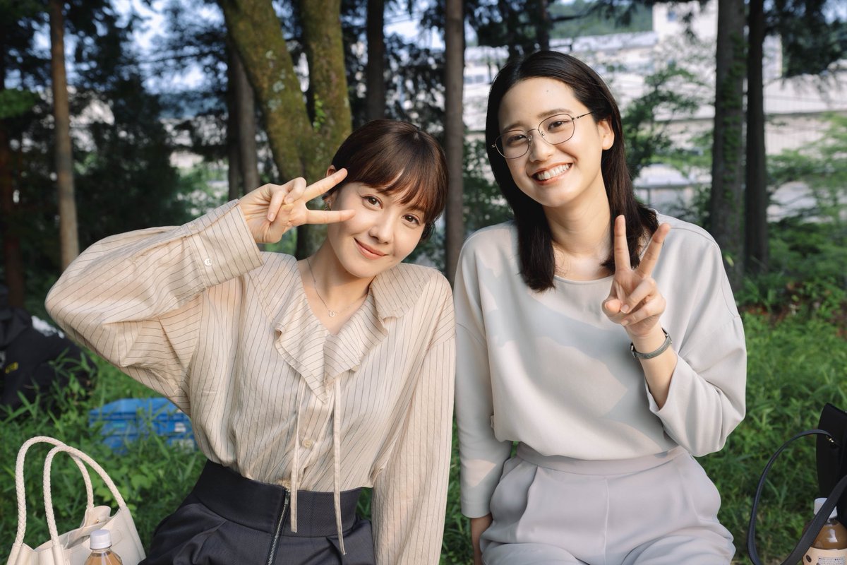 #レプリカ🎭元妻の復讐 第𝟖話
𝟖.𝟐𝟓(𝐌𝐨𝐧)𝟐𝟑:𝟎𝟔 𝐎𝐧𝐀𝐢𝐫
﹏﹏﹏﹏﹏﹏﹏﹏﹏﹏﹏

レプリカ第8話は今夜🌙* :ﾟ

すみれ(#トリンドル玲奈)の
よき理解者となった芝田(#山崎紘菜)との
オフショット🤳✨

今夜の復讐はどうなるのでしょうか？😈🔥
ぜひお見逃しなく！

𝐓𝐕𝐞𝐫