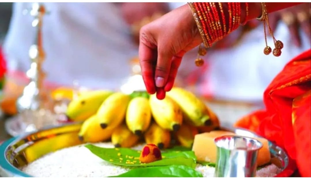 इस खबर को पूरा पढ़ें और रिपोस्ट करें शेयर करें ताकि समाज से ढोंग पाखंड दूर हो और जागरूकता आए ! घटना कर्नाटक से है!

18 साल की लड़की के घर पूजा थी लेकिन उसी दिन उसक पीरियड आने वाले थे उन्हें रोकने के लिए उसने गोलियां खा लीं पीरियड रुक गए पूजा कर ली लेकिन फिर. पढ़ना जारी रखें.👇