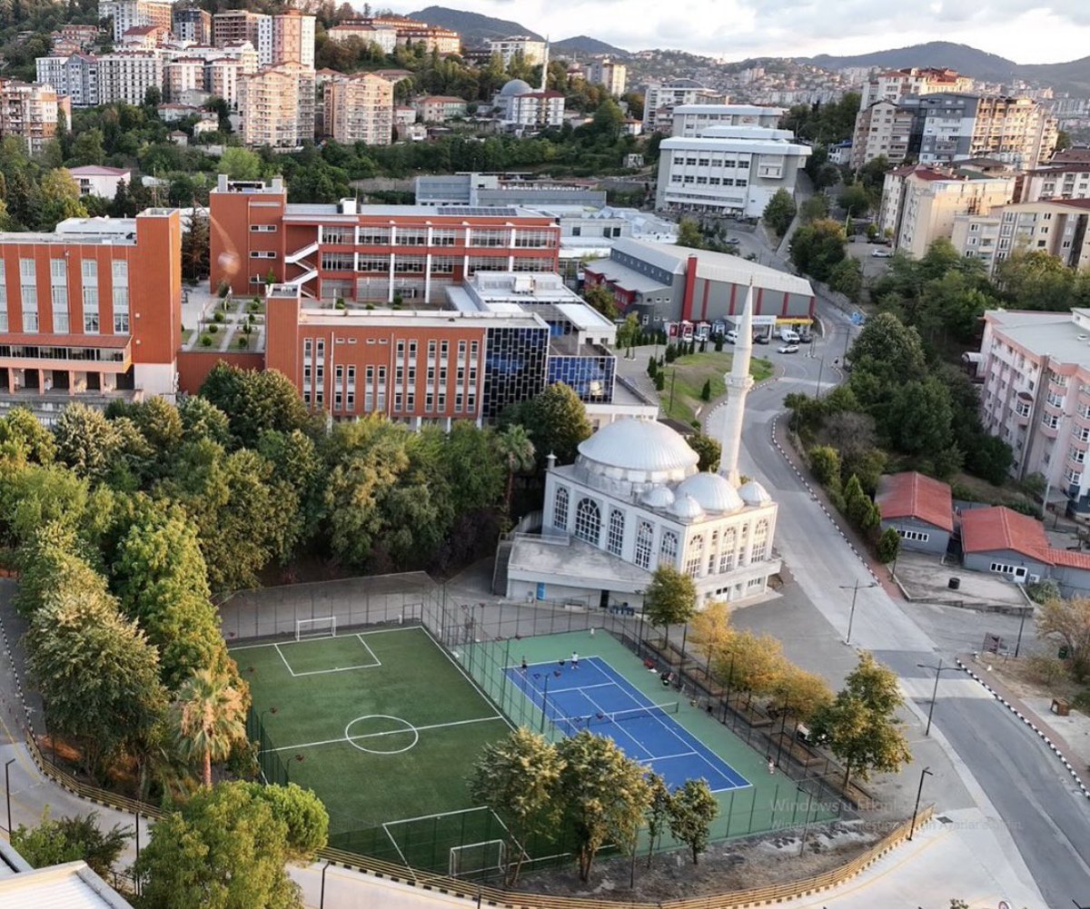 Sonuçlar açıklandı artık sıra üniversite hayatında! 🌟 ÜniAk olarak seni Bülent Ecevit Üniversitesi’nde karşılamaya hazırız.
#SeninYerinÜniAk🚀