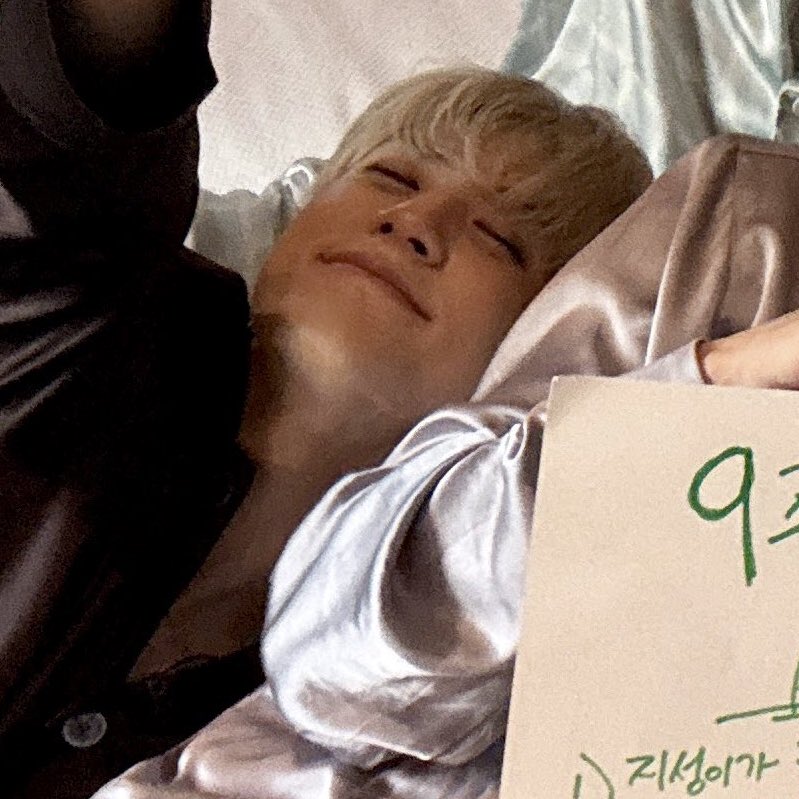 จั้นชื่อเตน่อ อายุเก้าขวด -`૮.-◡- ა