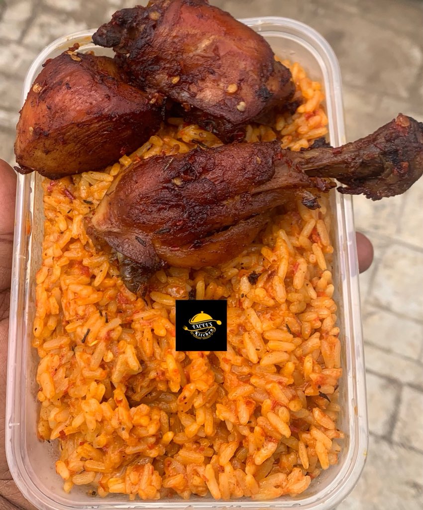 ExcelOsifo's tweet photo. Good Jollof + Perfectly fried chicken = Happiness served 🔥🍗 #ExcelsKitchen #JollofGoals https://t.co/FKwcafpX0m