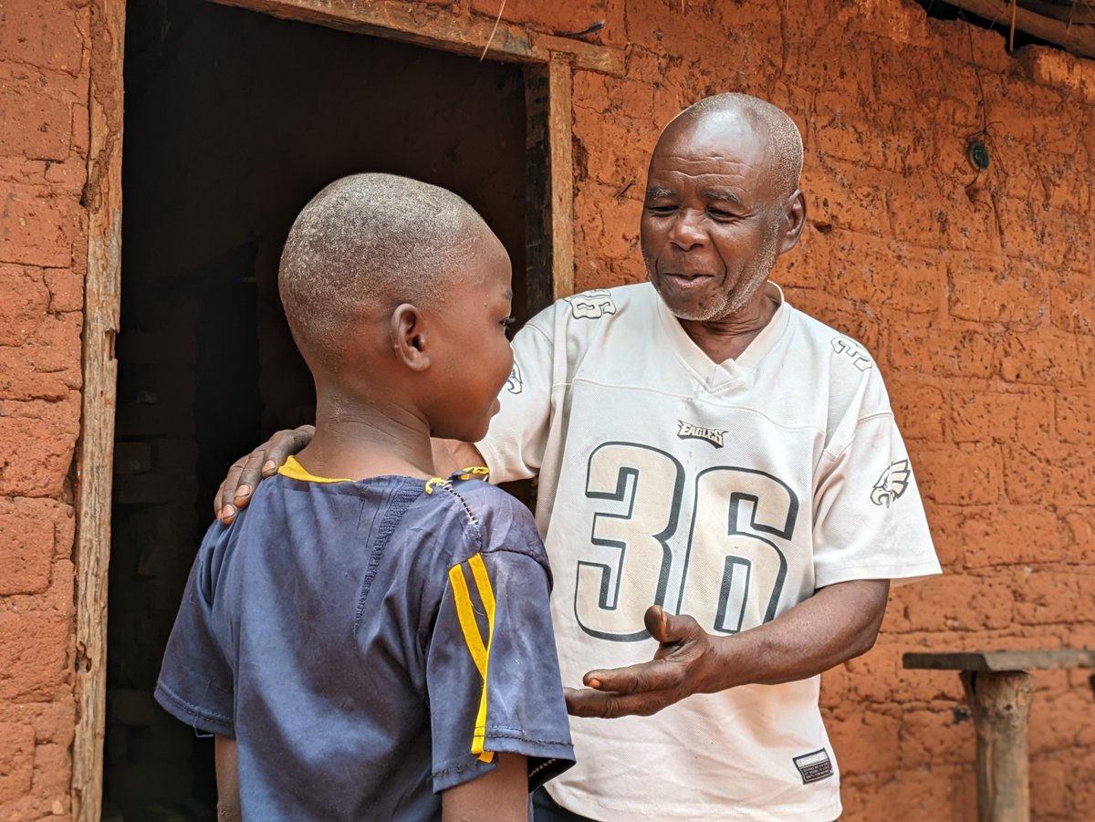 “My own children have already left, but for the last two years I welcome others at my home,” says Maurice Joma, 69.

In Bria, Maurice has already supported six children exiting armed groups or non-accompanied children.

He’s our inspiration of the week.