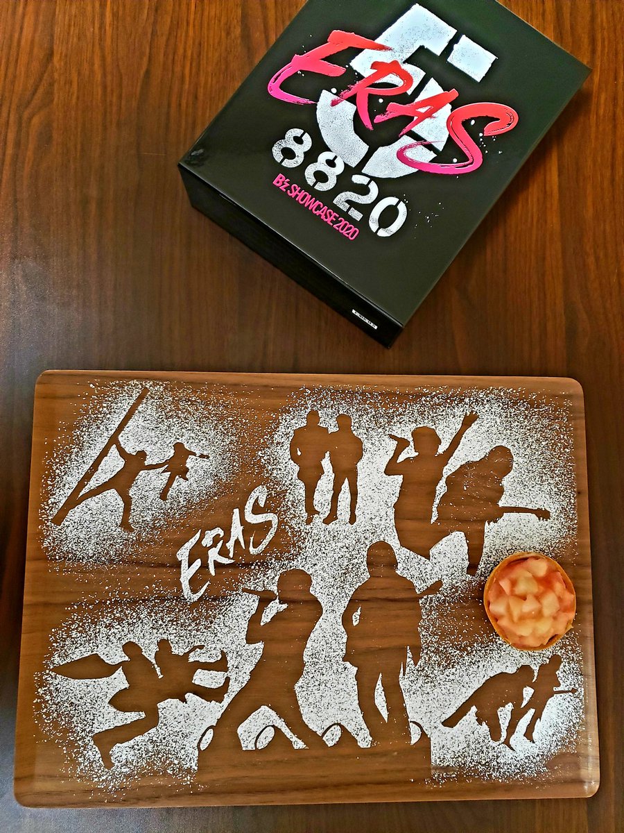 doaemom's tweet photo. 本日8月25日は、今から4年前の2021年に、B'zさんの30年以上の活動を “5つの時代＝#5ERAS” に分け開催した「国宝級」DVD &amp; Blu-ray

「B’z SHOWCASE 2020 -5 ERAS 8820- Day1～5」

が発売された日!
#Bz　#松本孝弘　#稲葉浩志 https://t.co/yrXDprbiab