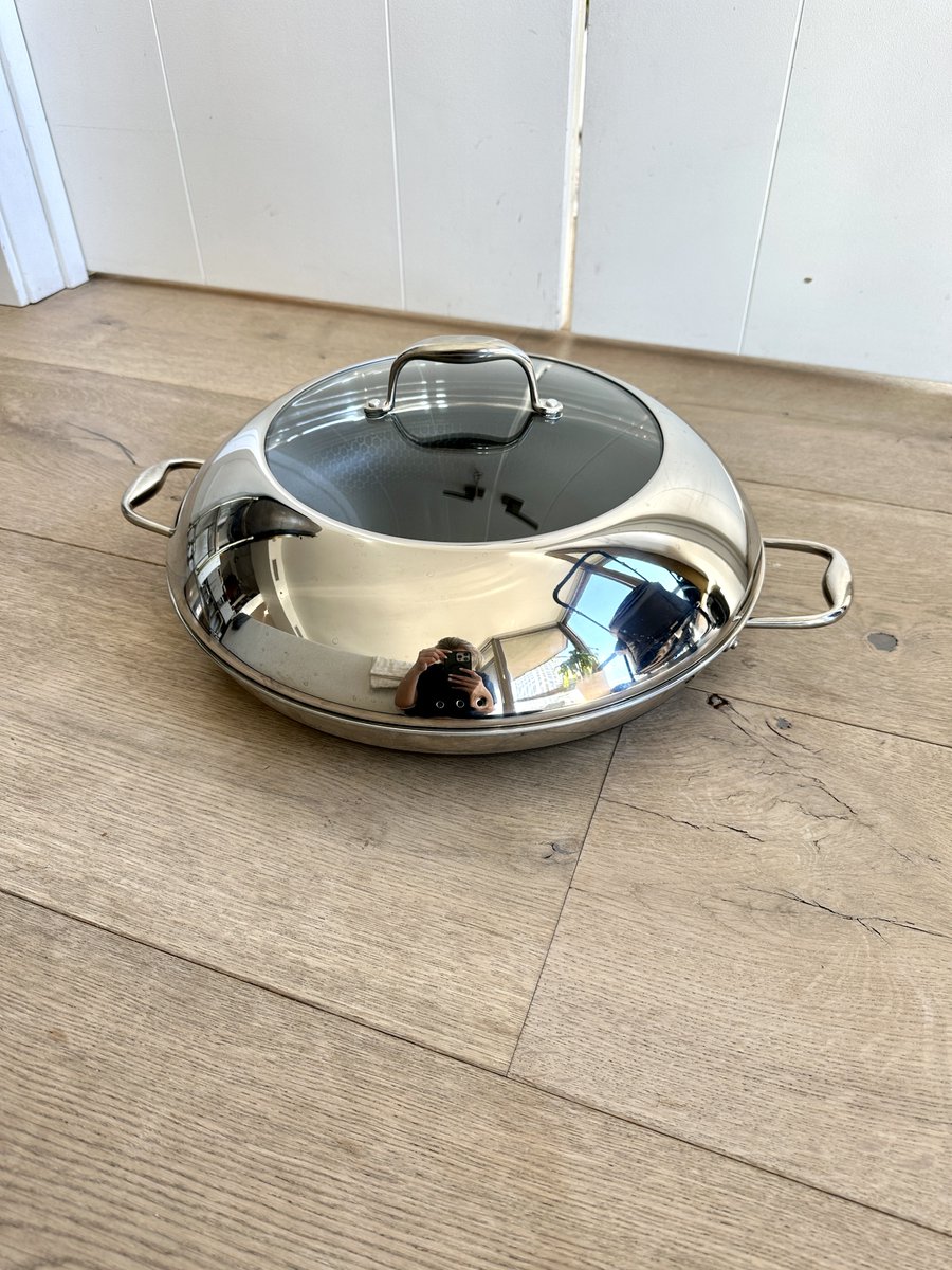 BubblyMoments's tweet image. Chef-level cooking made easy 🔥🍳
HexClad Hybrid Nonstick 7-Quart Saute Pan & 14" Frying Pan — durable, nonstick & induction ready!
🛍️ ✨Nonstick 7-Quart Sauté Pan: amzlink.to/az0tK4BsGKuuu
✨Nonstick 14-Inch Frying Pan: amzlink.to/az0J9YnH06sLs
#Cookware #HexClad #AmazonHome