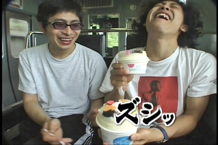 どっちが先に相手キャラを拝見するかをかけて、お互いどうでしょう好きだったのもあって、コンビニのしろくま対決したんですよ🐻‍❄️🍧

いそじょーが上の具材で頭キンキンで藻掻いていて、ふと前見たら……。
相手はもう飲み切る寸前でした🫠

ルフレ（女）との触れ合い、堪能してもらいました⚡️