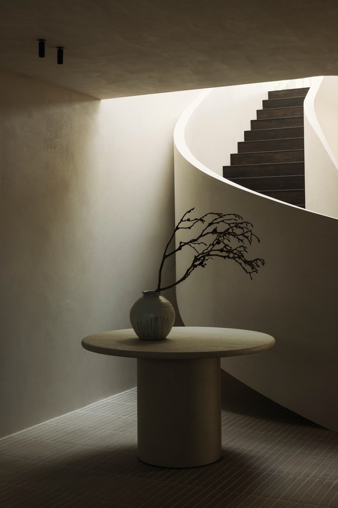 trithouse's tweet image. Elegant simplicity defines the Elements dining table by @ethnicraft. Its seamless, softened form pairs beautifully with the rich textural character created by skilled artisans.