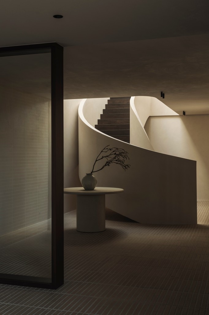 trithouse's tweet image. Elegant simplicity defines the Elements dining table by @ethnicraft. Its seamless, softened form pairs beautifully with the rich textural character created by skilled artisans.