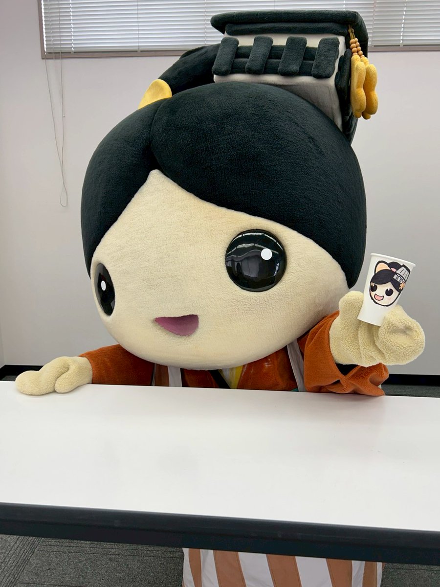 naramachiko0208's tweet image. ひゅんって振ると一瞬でならまちこの顔が変わっちゃうんだよ✨😉

#ならまちこ #マスオグループ #ゆるキャラ