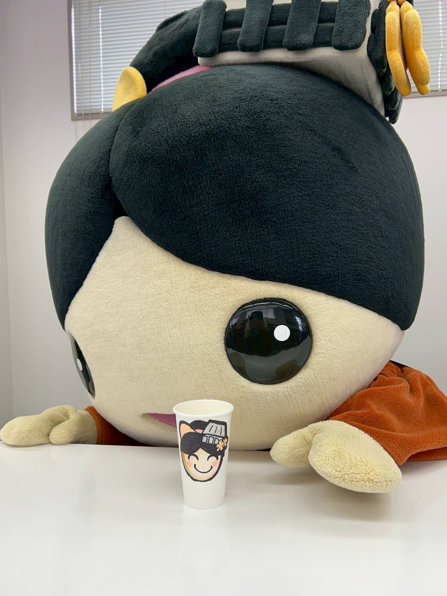 naramachiko0208's tweet image. ひゅんって振ると一瞬でならまちこの顔が変わっちゃうんだよ✨😉

#ならまちこ #マスオグループ #ゆるキャラ