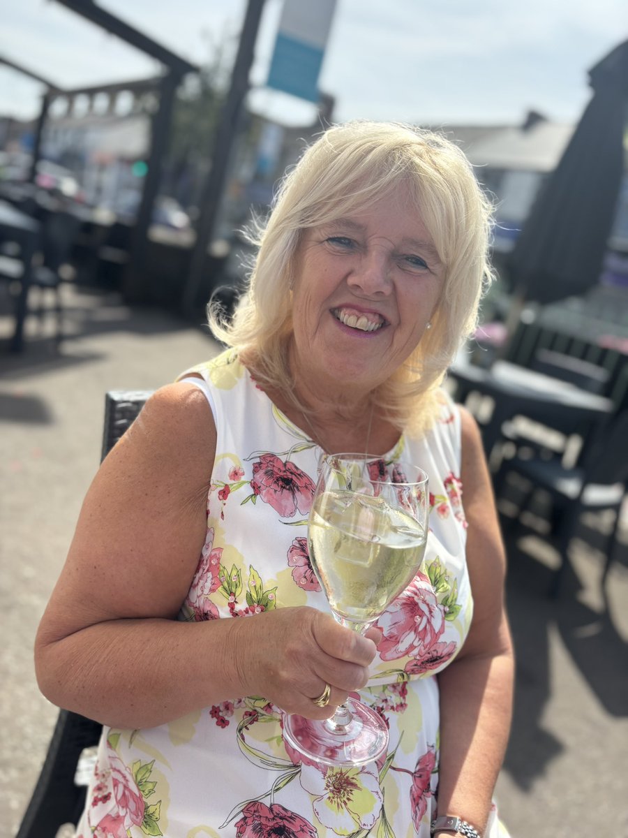 mikeygreen68's tweet photo. A Gorgeous Sunday Afternoon sat outside @ploughcardiff #Whitchurch with my lovely Wife and our #No1Son Mikey Green #BankHolidayVibes 🥂🍺 #LivinOurBestLife #MakingMemories  #GoodTimes #Blessed #Grateful #PreciousTimes #LovinLife #LivinLife #OneLife #LivinTheDream ❤️🙏 https://t.co/q2x0ht976r