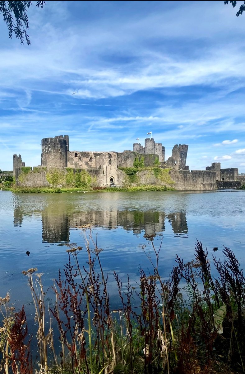 sw37xx's tweet image. 📸 ~ The rather grand Caerphilly castle! 🏰 

#Sightseeing #Exploring #SouthWales 🏴󠁧󠁢󠁷󠁬󠁳󠁿

Happy Monday, my friends….
I hope you all have a great week ahead! 🩵