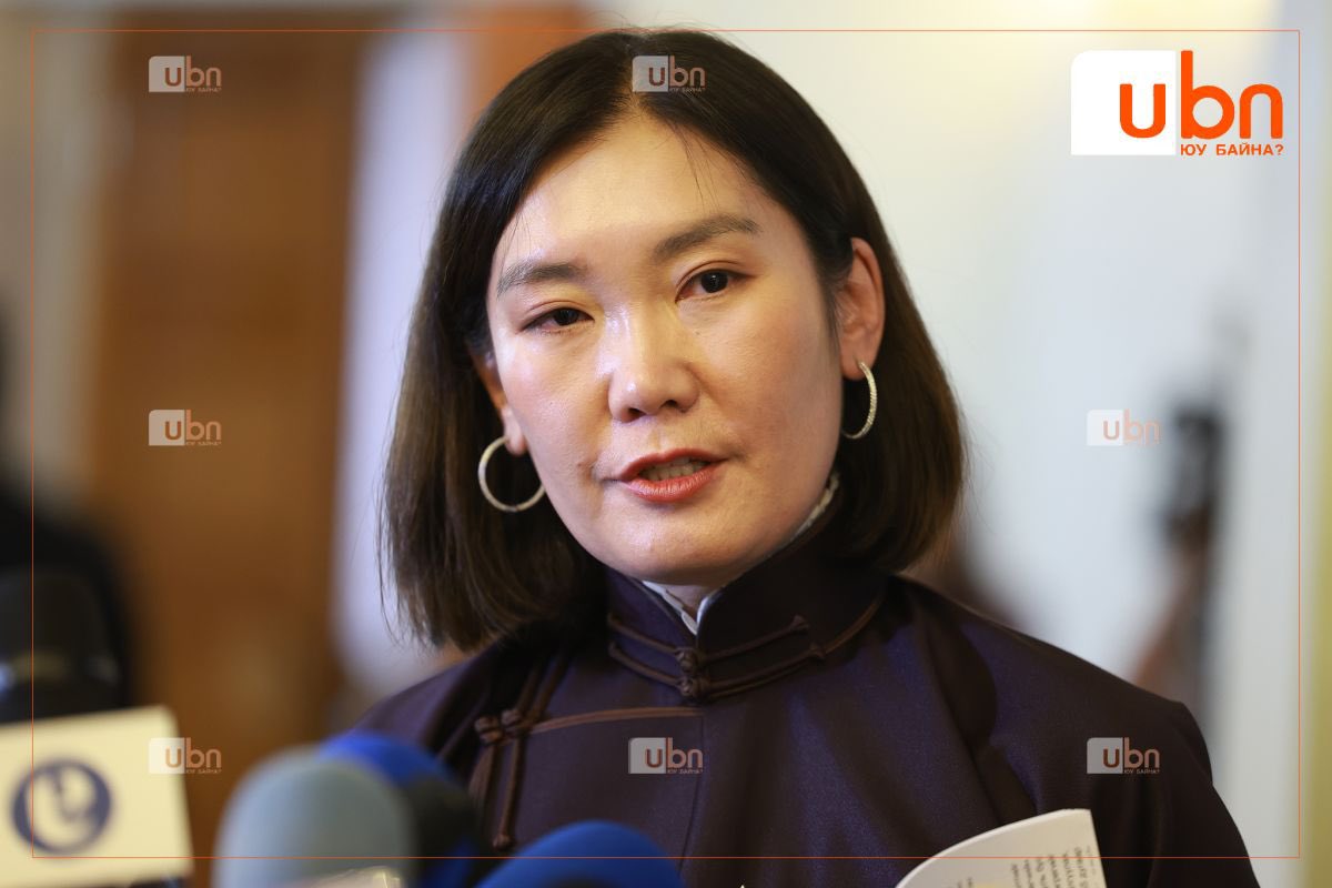 Шоронд хуримласан цуутай шулам жонкутай нийлж Монголыг самарч эх орноо гэсэн болгоныг харлуулж гүтгэсэн бузар новш, одоо бүр намын дарга болох санаатай гэнэ.. Цэр нь цээжиндээ бөөр нь бөгсөндөө байсан нь дээр байхаа..!