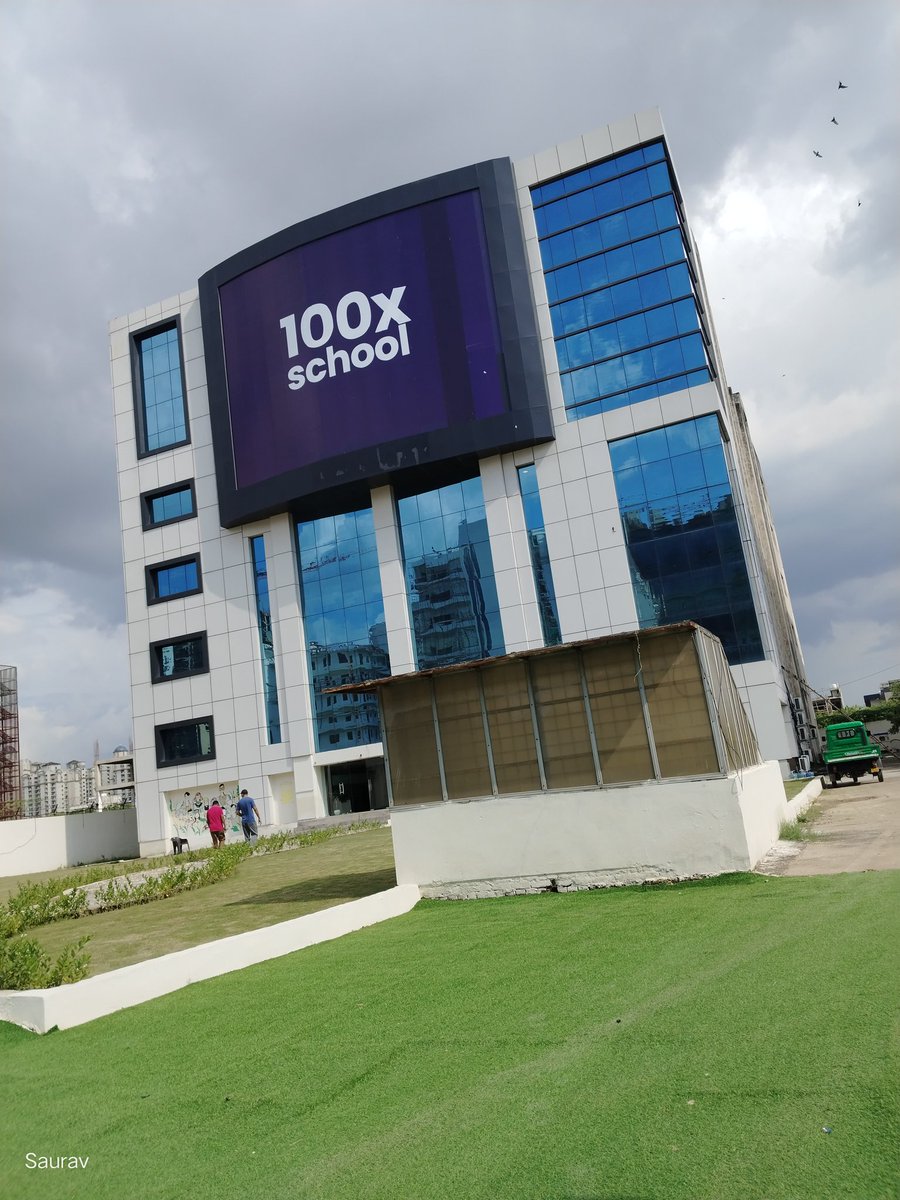 saurav_twts's tweet image. 20 days in @100xSchool and it already feels like a whole journey 👾🚀
Campus vibes ✅
Hackathon pizza fuel 🍕💻
Good food + weather = mood 🔥🌤️

Learning + fun = perfect combo. This is just the Start. #LifeAt100x #100xSchool #100xDevs