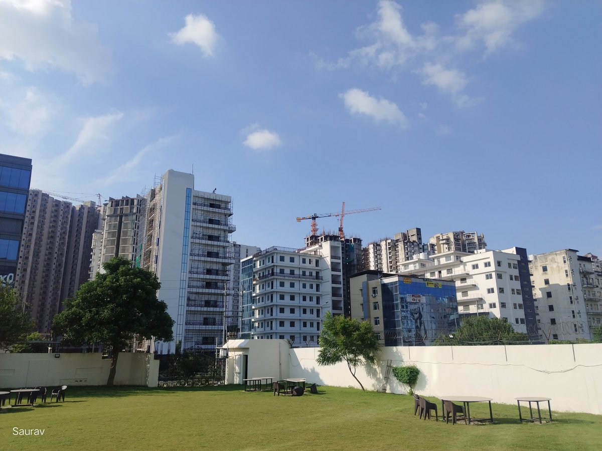 saurav_twts's tweet image. 20 days in @100xSchool and it already feels like a whole journey 👾🚀
Campus vibes ✅
Hackathon pizza fuel 🍕💻
Good food + weather = mood 🔥🌤️

Learning + fun = perfect combo. This is just the Start. #LifeAt100x #100xSchool #100xDevs