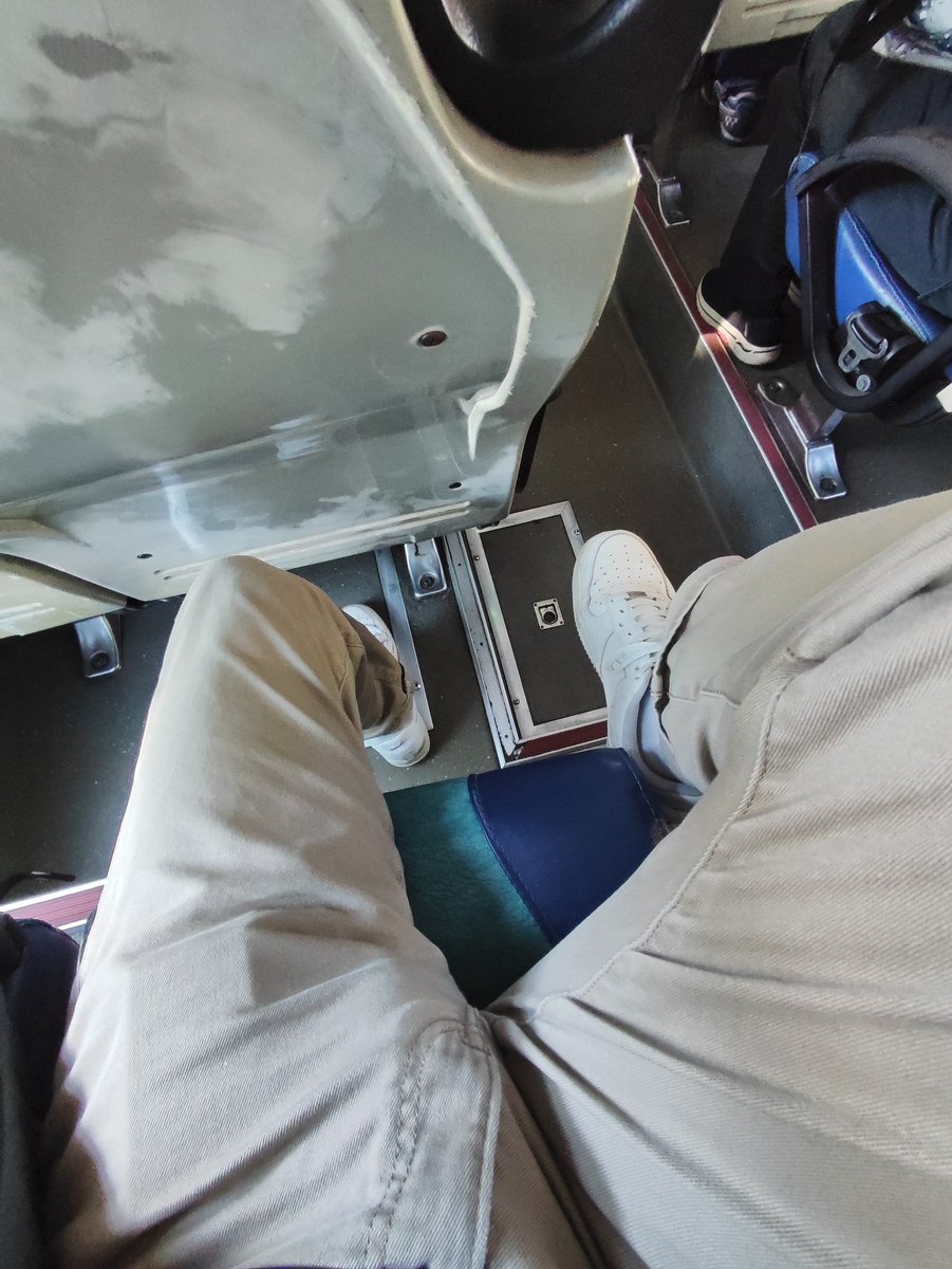 ffan886's tweet photo. 今天週一的路上 https://t.co/Yiadyt20En