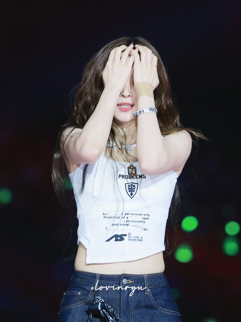 250726SBS sexyyyy🫣🔫

 #ITZY #RYUJIN #류진