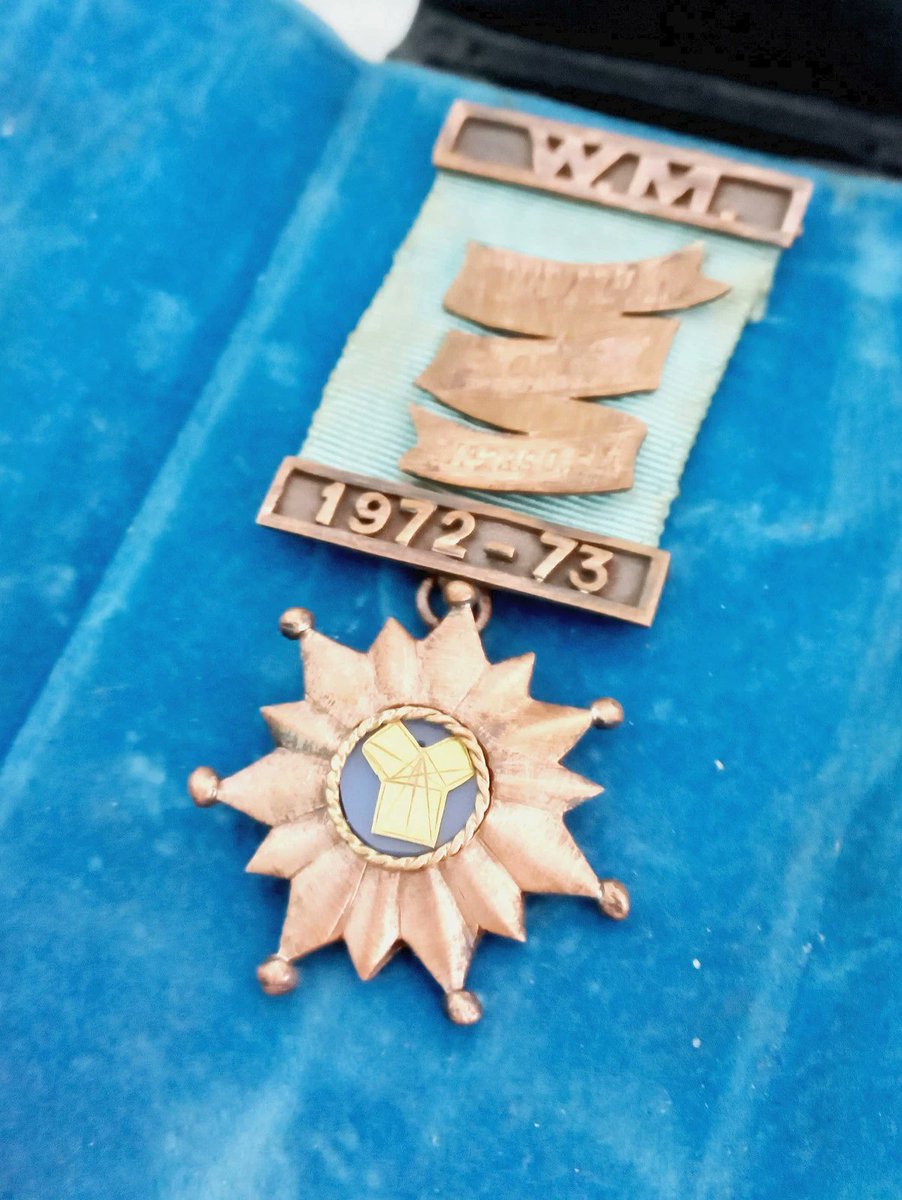 ValRubylane's tweet image. Masonic medal pin in copper of Masonry Lodge in South Africa from 1972-1973 Well kept in it's original pouch

rubylane.com/item/2239412-6…

On sale now!!!
Come visit us!
Free shipping worldwide
Valandiashop @rubylane
#MASONICMEDAL #MASONICBADGE #MASONICPIN #SOUTHAFRICA #LODGE #PIN
