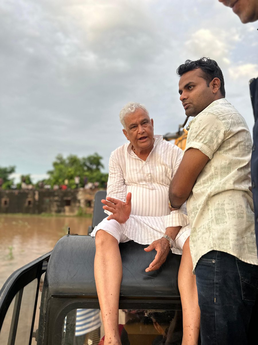 Ashok Shera (@ashokshera94) on Twitter photo ग्राउंड जीरो पर किरोड़ी बाबा...! ग्राउंड जीरो पर किरोड़ी बाबा...!