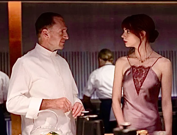 Tres años después de su estreno.  “El Menú”, la película de Mark Mylod. 
Una sátira contra los excesos de la cocina creativa, los cocineros, sumilleres, críticos gastronómicos y el mundo foodie. De una actualidad inquietante. gastroactitud.com/pista/el-menu-…