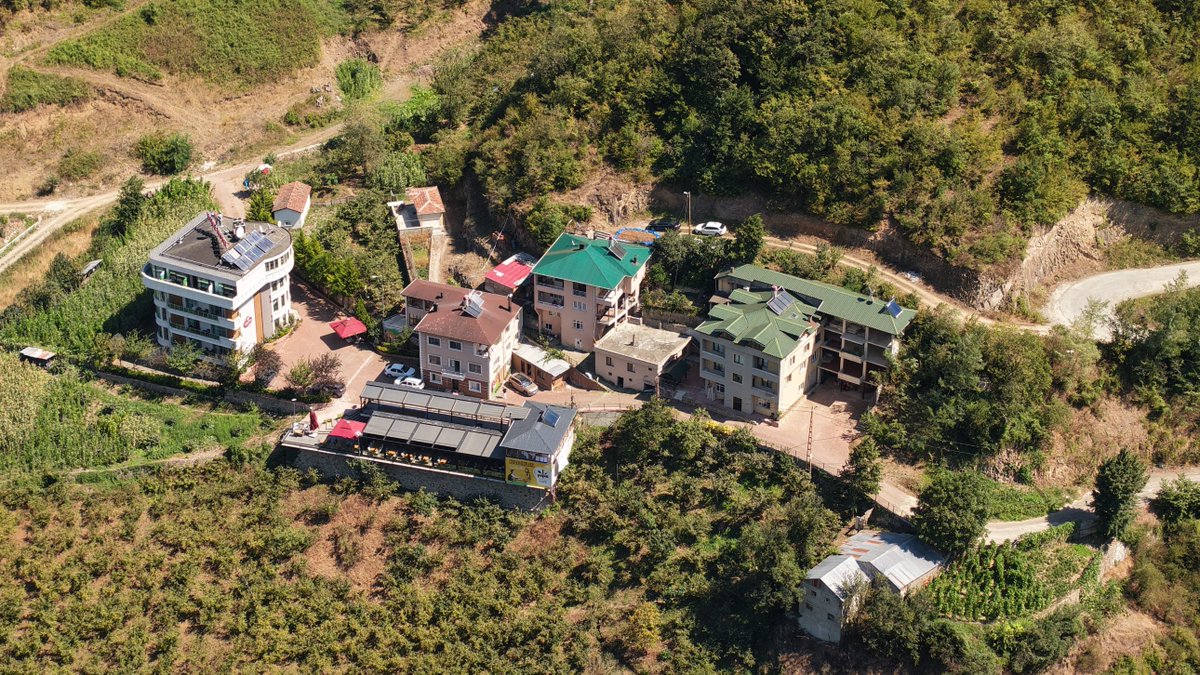 Trabzon’da bir mahalleye “Kılıbıklar Mahallesi” adı verildi.  

▪️Mahalleye gelen ziyaretçilere “kılıbık sertifikası” dağıtılıyor.  
▪️Mahalledeki çeşmeye ise “Bu çeşmeden su içenin kılıbık olması muhtemeldir” yazısı asıldı.