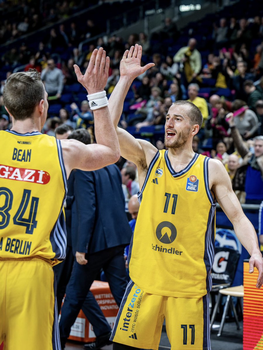 Thank you, Matt! 👋

Nach Vertragsablauf: Matt Thomas verlässt uns und wechselt zum spanischen Erstligisten Fundación CB Granada. Der US-Guard verwandelte in seinen zwei Jahren im ALBA-Jersey insgesamt 301 Dreier. 🎯

All the best for you, <a href="/Theiceman_21/">Matthew W. Thomas</a> and keep shooting! 💛💙