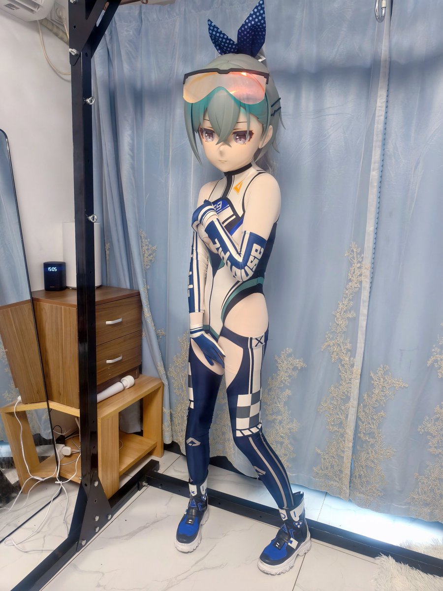 这次是赛车服！
又可爱又涩的小银狼太喜欢了😋
📷：<a href="/YueLin_V/">月凛</a> 
🎭：<a href="/Cyberloafing_S/">摸鱼头壳_MYKig</a> 
#kigurumi #honkaistarrail