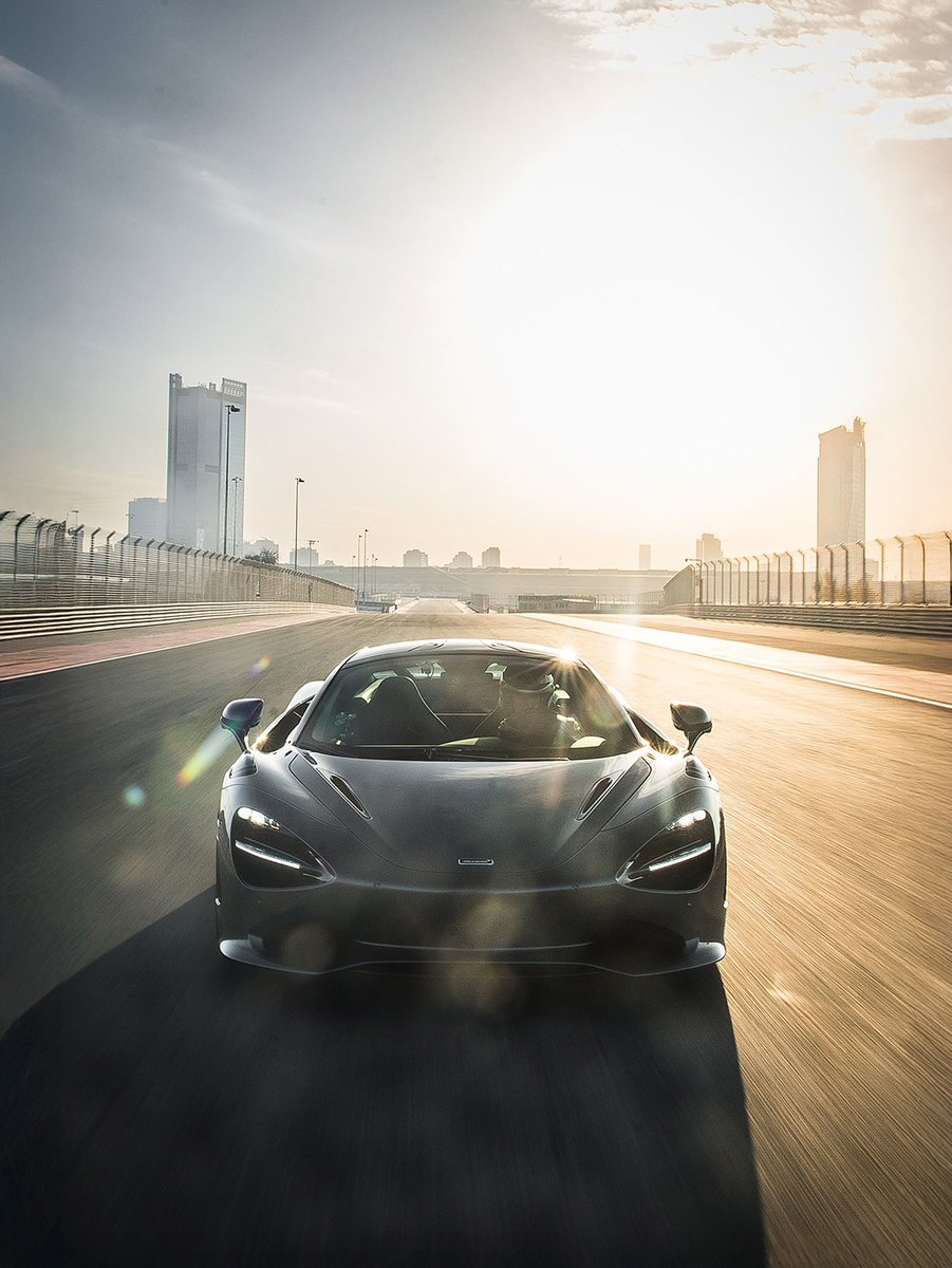 McLarenHatfield's tweet photo. From cityscapes to desert dunes, the McLaren 750S Spider is an unmistakable presence. Fusing track-born performance with refined elegance, every curve enhances your lifestyle. 

#McLaren #McLarenAuto #McLaren750S #750S #McLarenHatfield https://t.co/HJPiBxuJVM