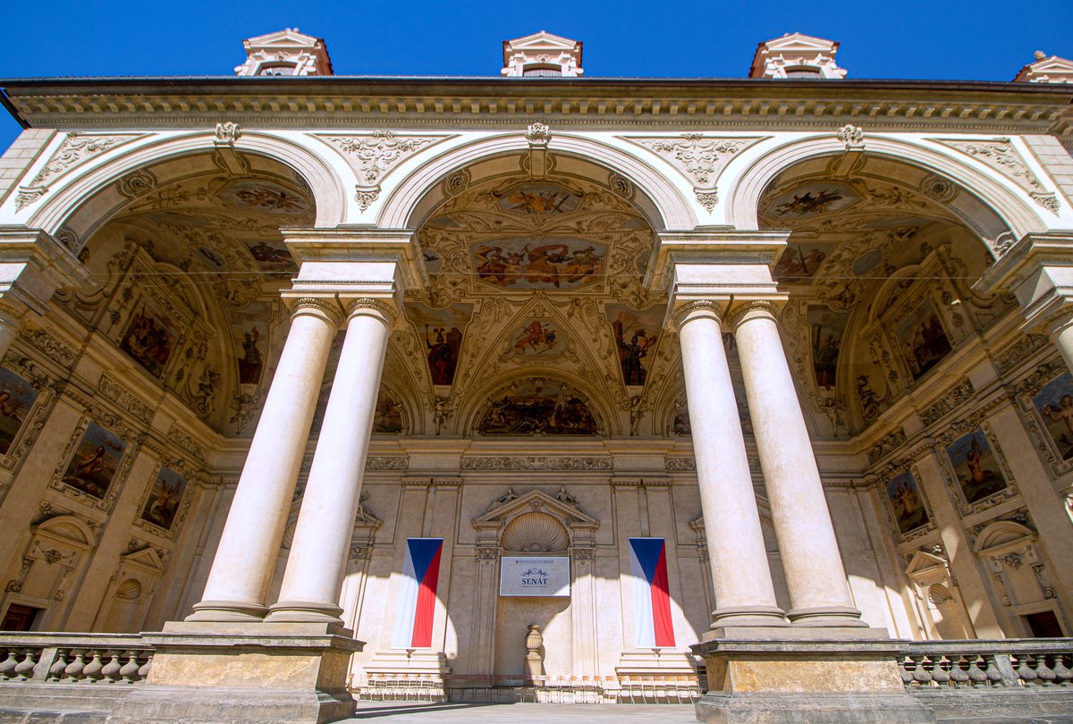 Sondaże wskazują, że partie rządzące mogą nie utrzymać władzy w nadchodzących wyborach w Czechach – ich rywale, jak ANO i SPD, mają większe poparcie. Michal Sirový wskazuje, że szanse koalicji na wygraną są bardzo niewielkie. 

respublica.pl/teksty/jesienn……przyniosa-zmiany-73301.html