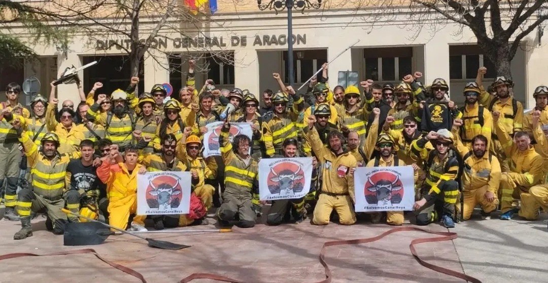 Gracias por estar siempre donde se os necesita. Gracias por trabajar hasta la extenuación para proteger nuestros montes. Gracias por acudir siempre a donde se os llama. Gracias, gracias, gracias a #BomberosForestalesAragón