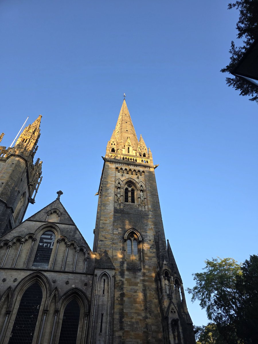 Halls of Llandaff tweet media