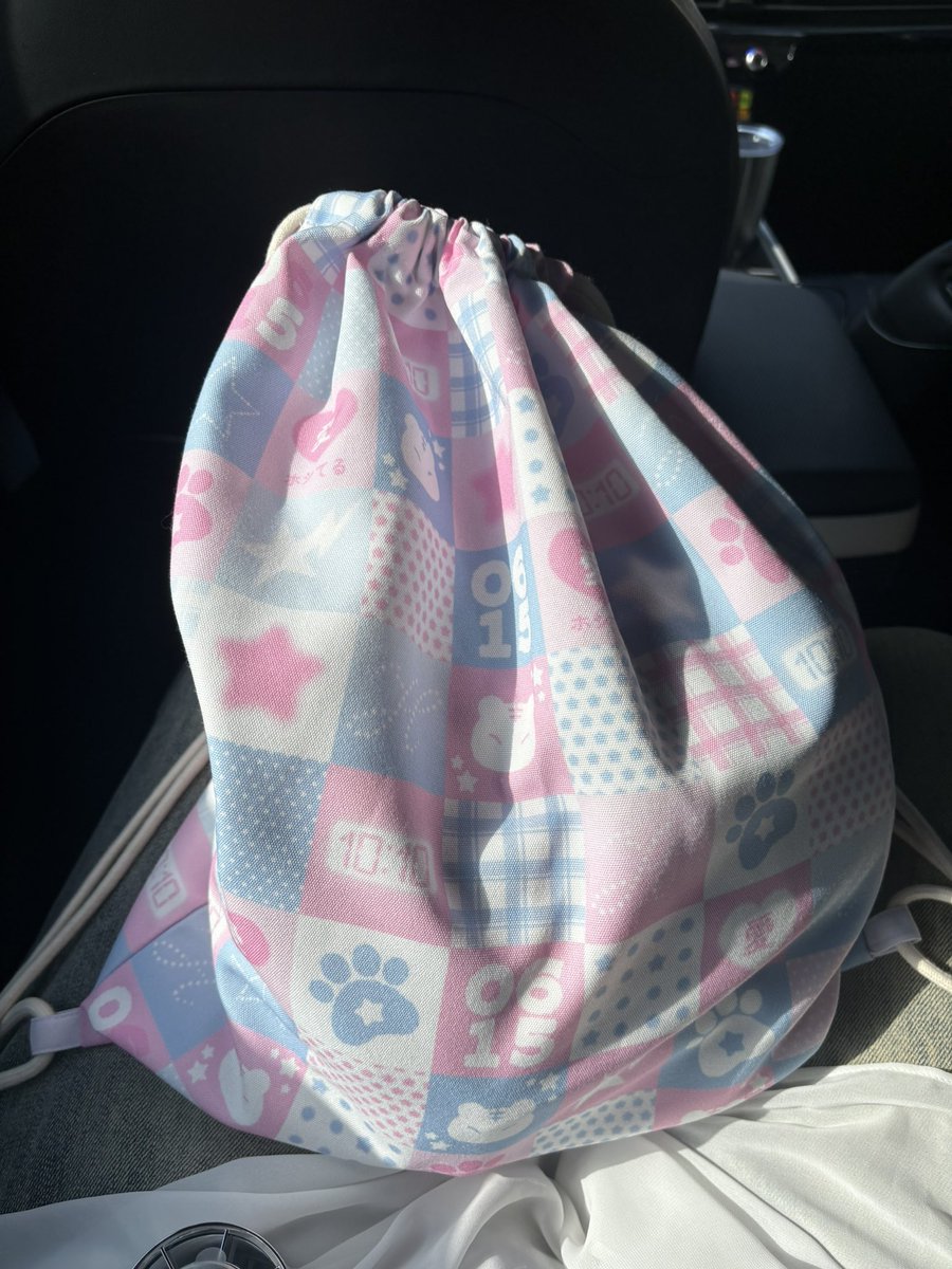 호우콘 내내 보기만 해도 좋은 향기 나는 스트링백 메고 다녔슨