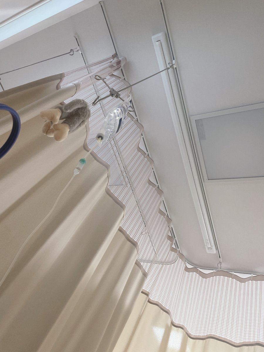 ほんとに死んでる人は写真なんて撮りません。結構元気なのかも