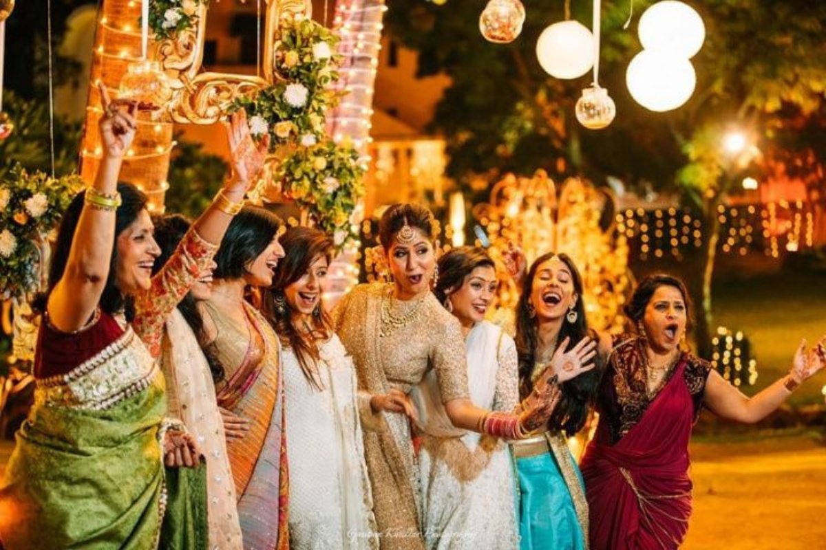 Anand Yadav (@anand_thunder) on Twitter photo рдЗрди рджрд┐рдиреЛрдВ Gen Z рдореЗрдВ #FakeWedding рдХрд╛ рдЯреНрд░реЗрдВрдб рддреЗрдЬреА рд╕реЗ рдмрдврд╝ рд░рд╣рд╛ рд╣реИред
рди рджреВрд▓реНрд╣рд╛-рди рджреБрд▓реНрд╣рди, рдмрд╕ рдкрд╛рд░реНрдЯреА, рд╕рдЬрд╛рд╡рдЯ, рдбрд╛рдВрд╕ рдФрд░ рдорд╕реНрддреАред
рд╣рд▓реНрджреА, рдореЗрд╣рдВрджреА рдФрд░ рд╕рдВрдЧреАрдд рдЬреИрд╕реА рд╕рд╛рд░реА рд░рд╕реНрдореЗрдВ рд▓реЗрдХрд┐рди рд╢рд╛рджреА рдХрд╛ рдХреЛрдИ рдмрдВрдзрди рдирд╣реАрдВред
рджреЛрд╕реНрддреЛрдВ рдХреЗ рд╕рд╛рде рд╢рд╛рджреА рд╡рд╛рд▓рд╛ рдорд╛рд╣реМрд▓ рдПрдиреНрдЬреЙрдп рдХрд░рдиреЗ рдХрд╛ рдирдпрд╛ рддрд░реАрдХрд╛ред
рд╕реЛрд╢рд▓ рдореАрдбрд┐рдпрд╛ рдкрд░ рд╕реНрдЯрд╛рдЗрд▓рд┐рд╢ рдлреЛрдЯреЛрдЬрд╝ рдФрд░ рдЗрди рджрд┐рдиреЛрдВ Gen Z рдореЗрдВ #FakeWedding рдХрд╛ рдЯреНрд░реЗрдВрдб рддреЗрдЬреА рд╕реЗ рдмрдврд╝ рд░рд╣рд╛ рд╣реИред
рди рджреВрд▓реНрд╣рд╛-рди рджреБрд▓реНрд╣рди, рдмрд╕ рдкрд╛рд░реНрдЯреА, рд╕рдЬрд╛рд╡рдЯ, рдбрд╛рдВрд╕ рдФрд░ рдорд╕реНрддреАред
рд╣рд▓реНрджреА, рдореЗрд╣рдВрджреА рдФрд░ рд╕рдВрдЧреАрдд рдЬреИрд╕реА рд╕рд╛рд░реА рд░рд╕реНрдореЗрдВ рд▓реЗрдХрд┐рди рд╢рд╛рджреА рдХрд╛ рдХреЛрдИ рдмрдВрдзрди рдирд╣реАрдВред
рджреЛрд╕реНрддреЛрдВ рдХреЗ рд╕рд╛рде рд╢рд╛рджреА рд╡рд╛рд▓рд╛ рдорд╛рд╣реМрд▓ рдПрдиреНрдЬреЙрдп рдХрд░рдиреЗ рдХрд╛ рдирдпрд╛ рддрд░реАрдХрд╛ред
рд╕реЛрд╢рд▓ рдореАрдбрд┐рдпрд╛ рдкрд░ рд╕реНрдЯрд╛рдЗрд▓рд┐рд╢ рдлреЛрдЯреЛрдЬрд╝ рдФрд░